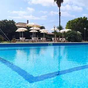 Relax מלון