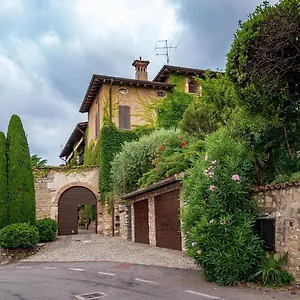 https://torre-de-salis.it-lombardy.com